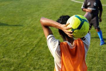 英格兰球迷不满查尔斯国王为苏格兰队增设观赛假日（配图示意）